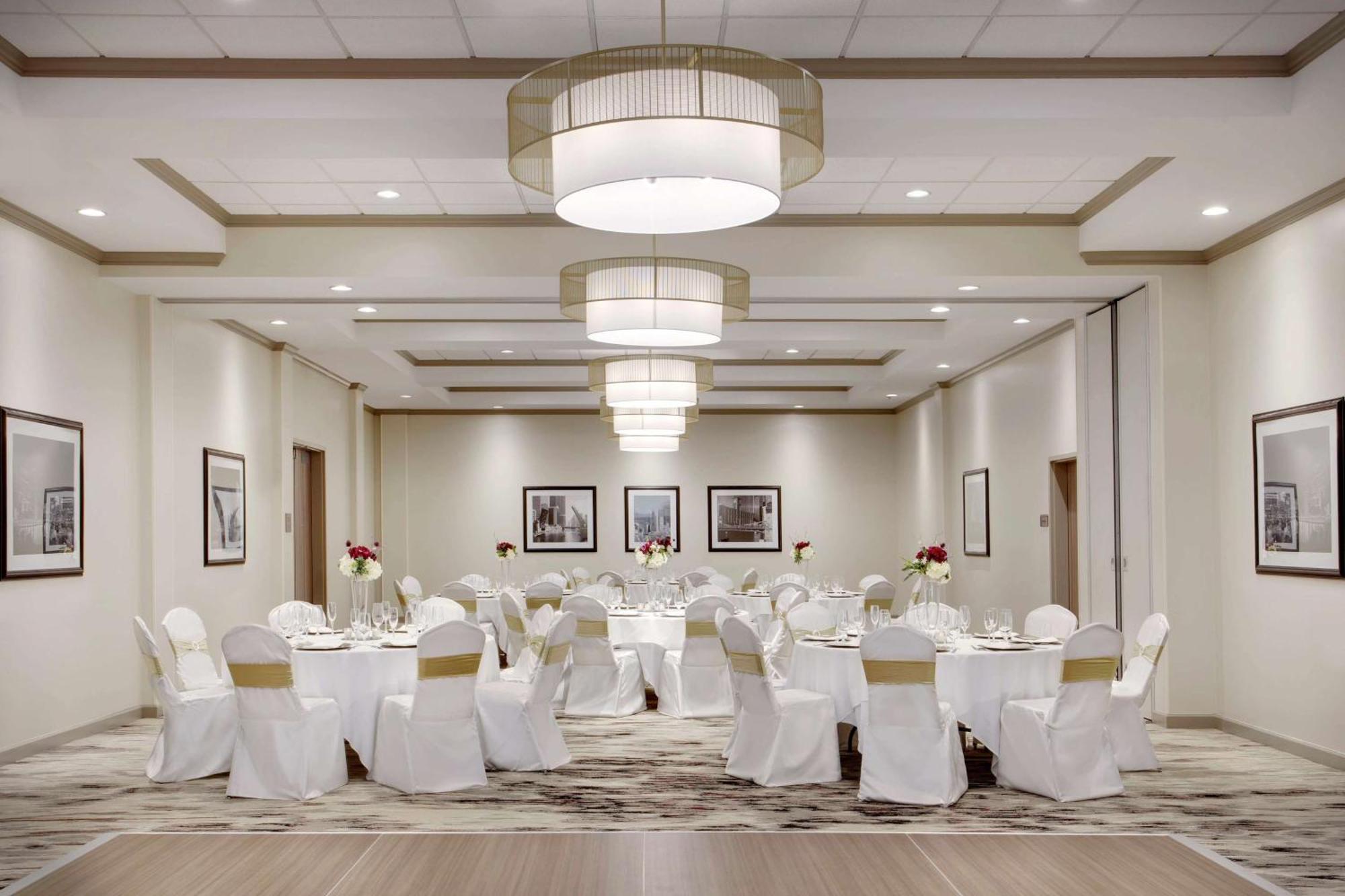 Hotel Doubletree By Hilton Chicago Midway Airport, Il Bedford Park Esterno foto