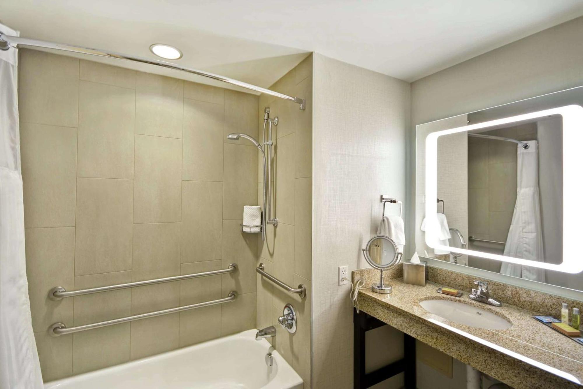 Hotel Doubletree By Hilton Chicago Midway Airport, Il Bedford Park Esterno foto