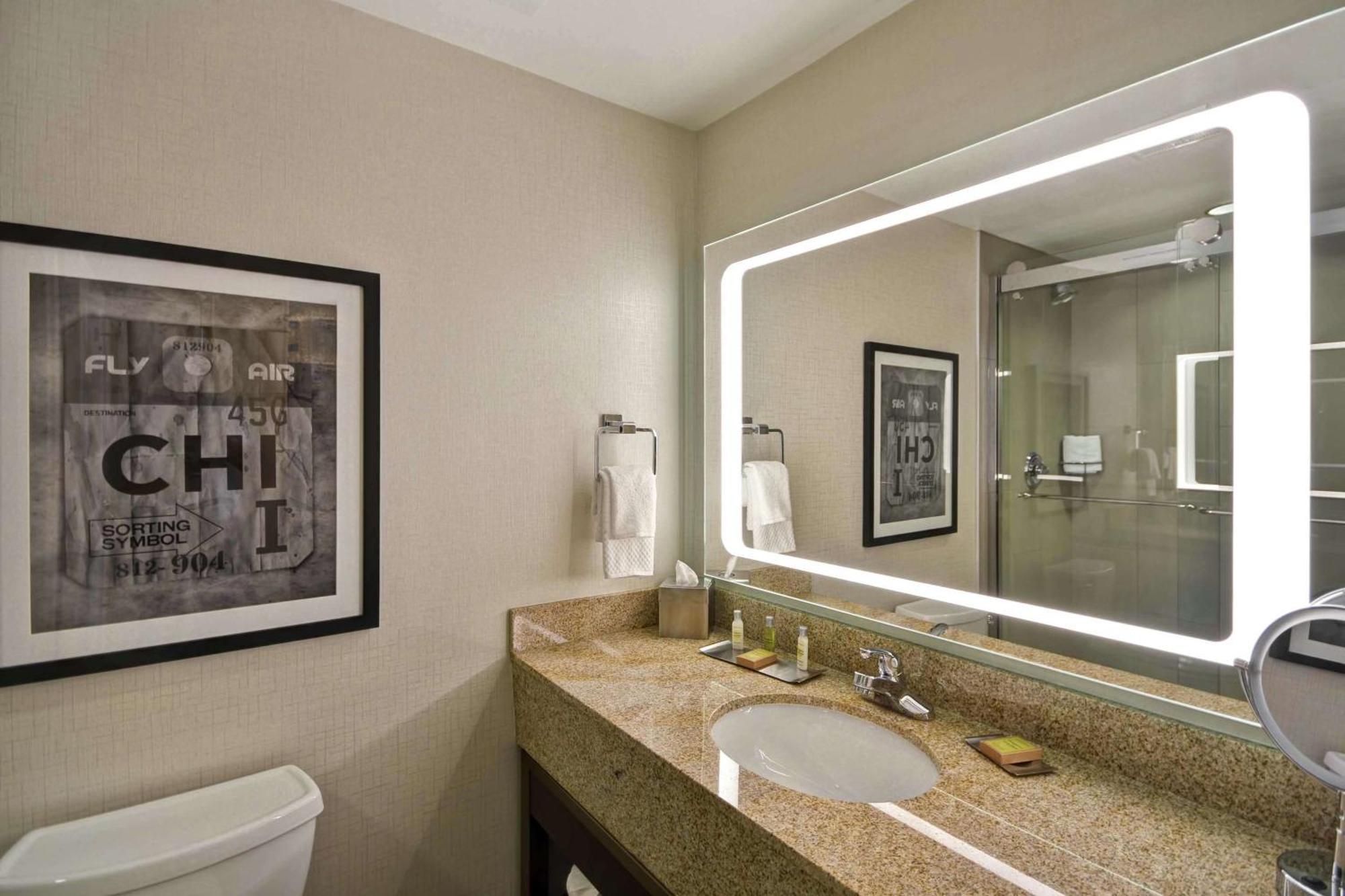 Hotel Doubletree By Hilton Chicago Midway Airport, Il Bedford Park Esterno foto
